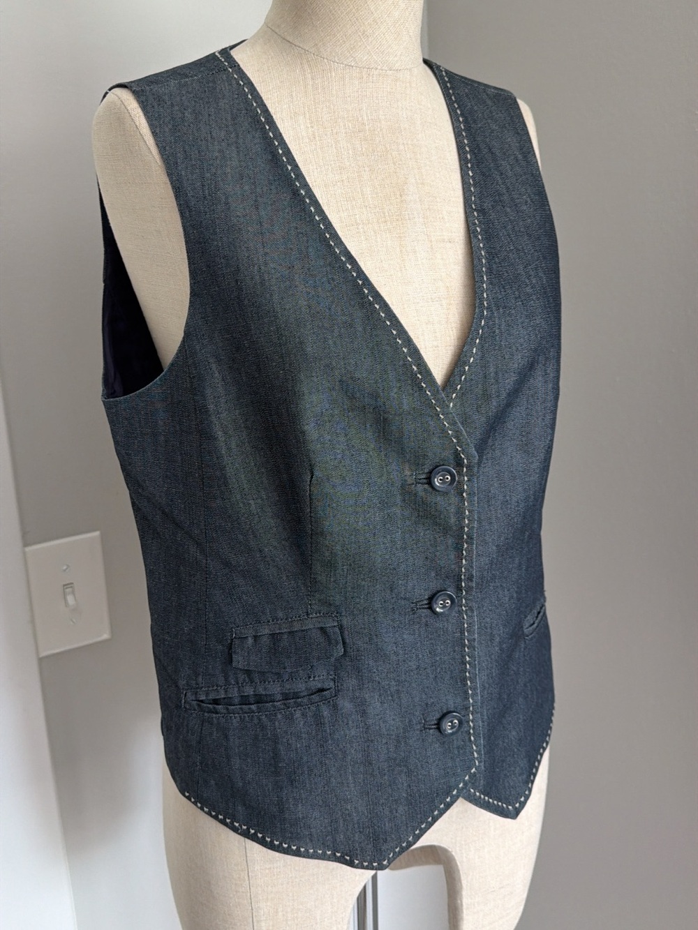2008 Tommy Hilfiger Women’s Blue Sleeveless Button Front Vest Waist Coat Size 6